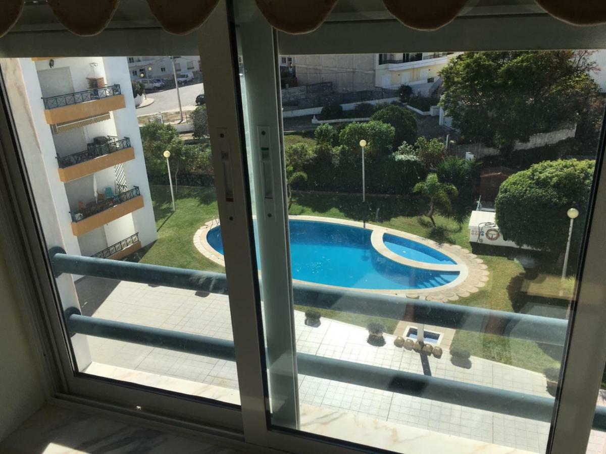 Quiet Apartment Overlooking The Swimming Pool Armação de Pêra Exteriér fotografie